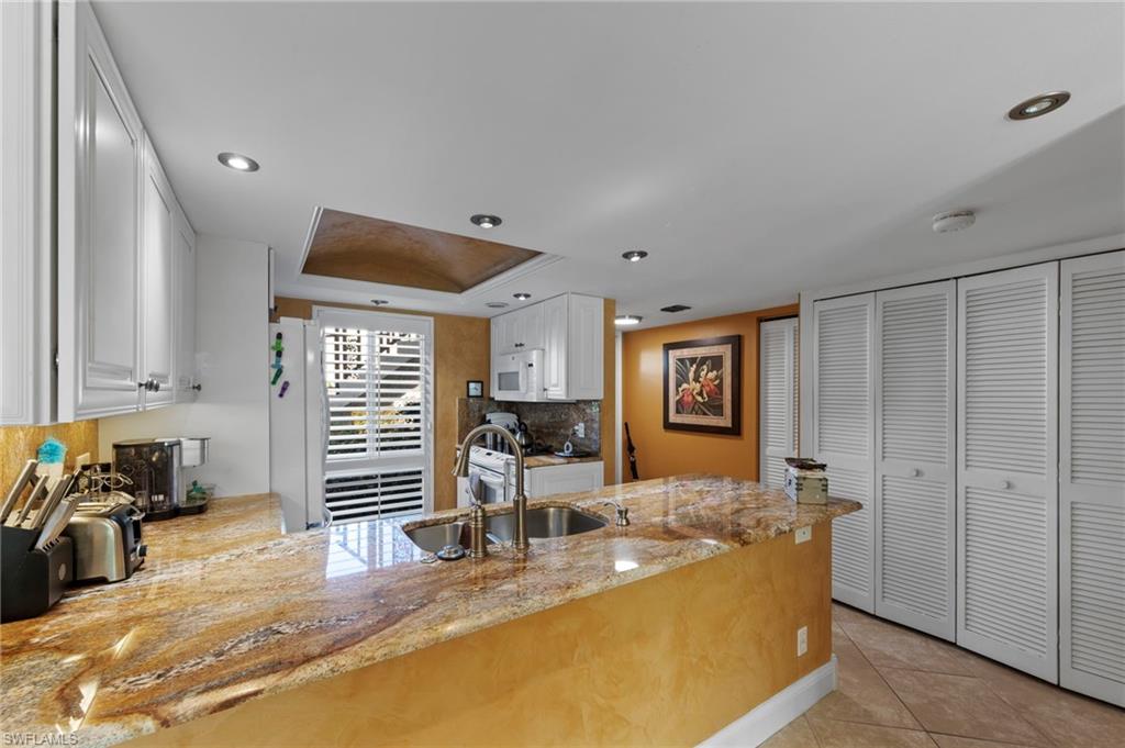 GLADES COUNTRY CLUB - Residential