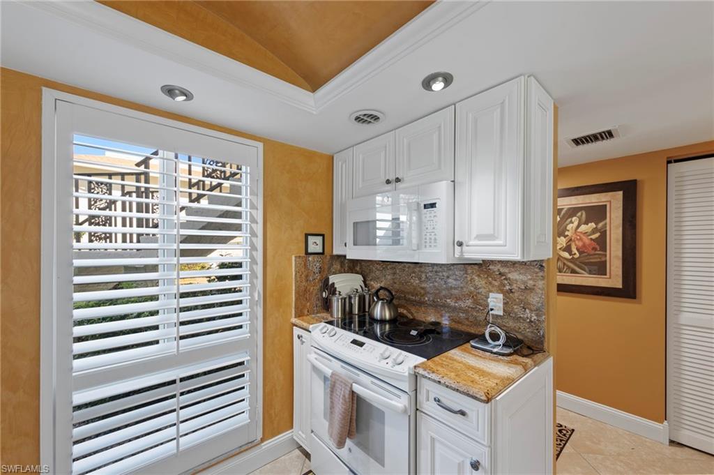 GLADES COUNTRY CLUB - Residential