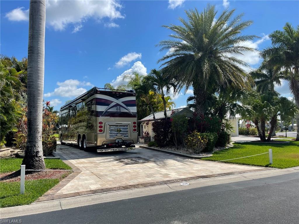 RIVERBEND MOTORCOACH RESORT - Land
