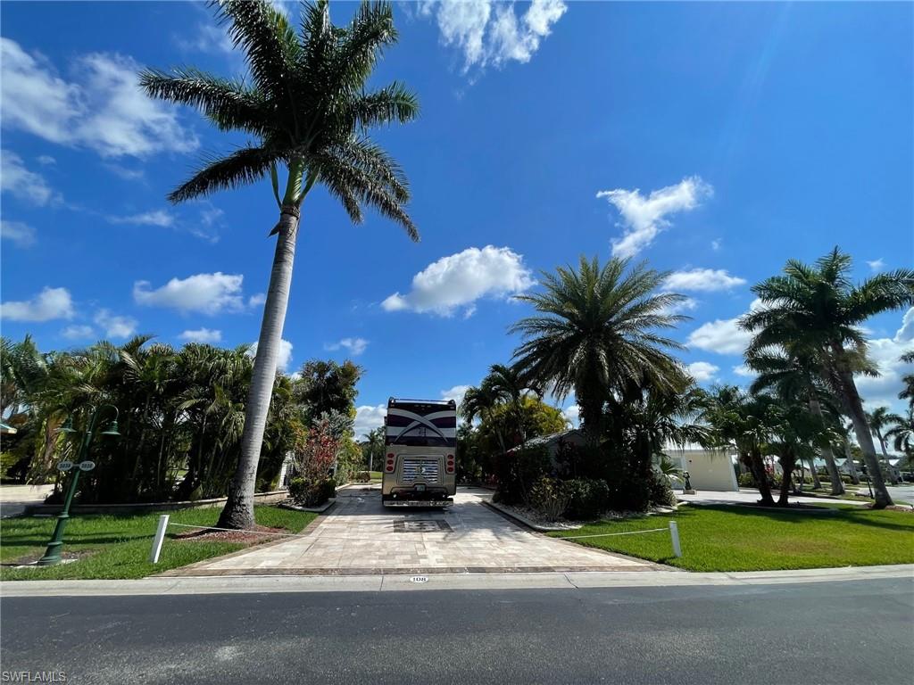 RIVERBEND MOTORCOACH RESORT - Land