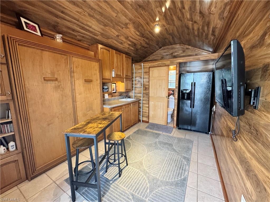 RIVERBEND MOTORCOACH RESORT - Land