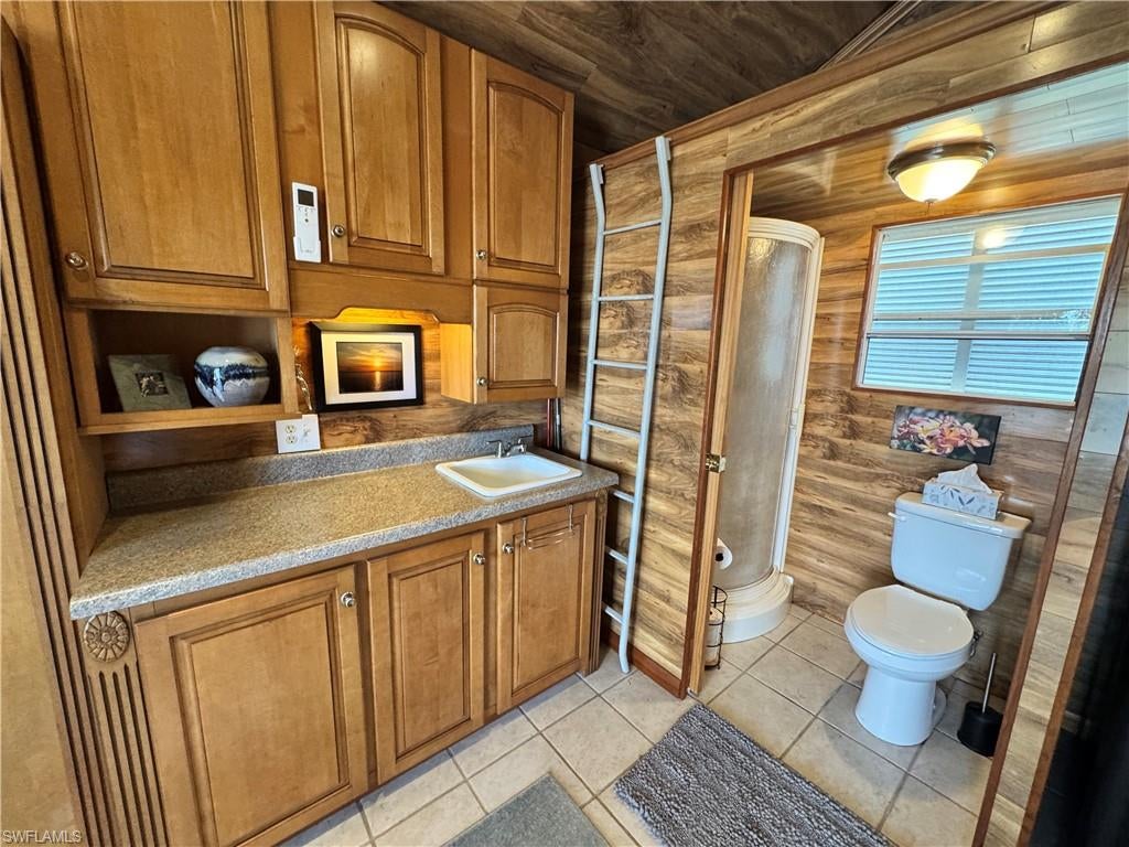 RIVERBEND MOTORCOACH RESORT - Land