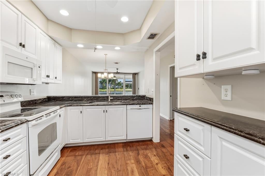 GOLFVIEW GOLF & RACQUET CLUB - Residential