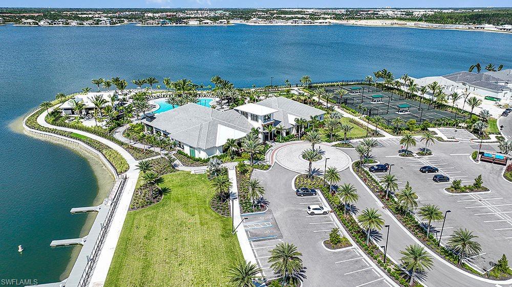 ESPLANADE LAKE CLUB - Residential