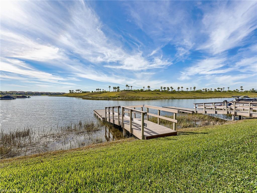 ESPLANADE LAKE CLUB - Residential