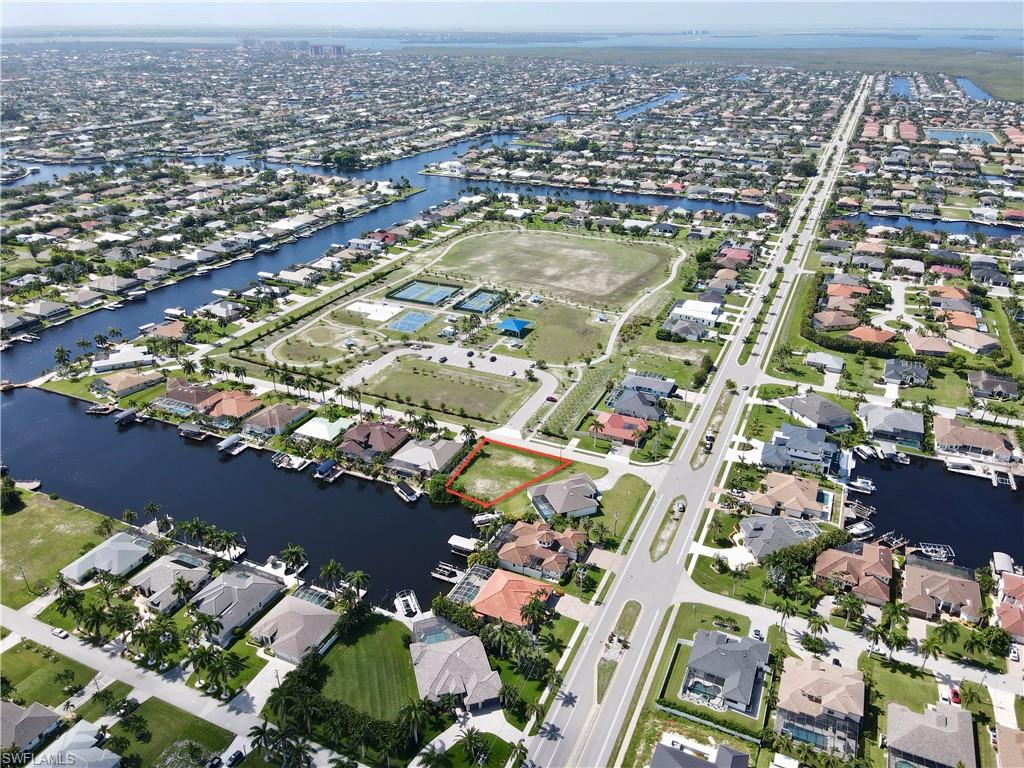 CAPE CORAL - Land