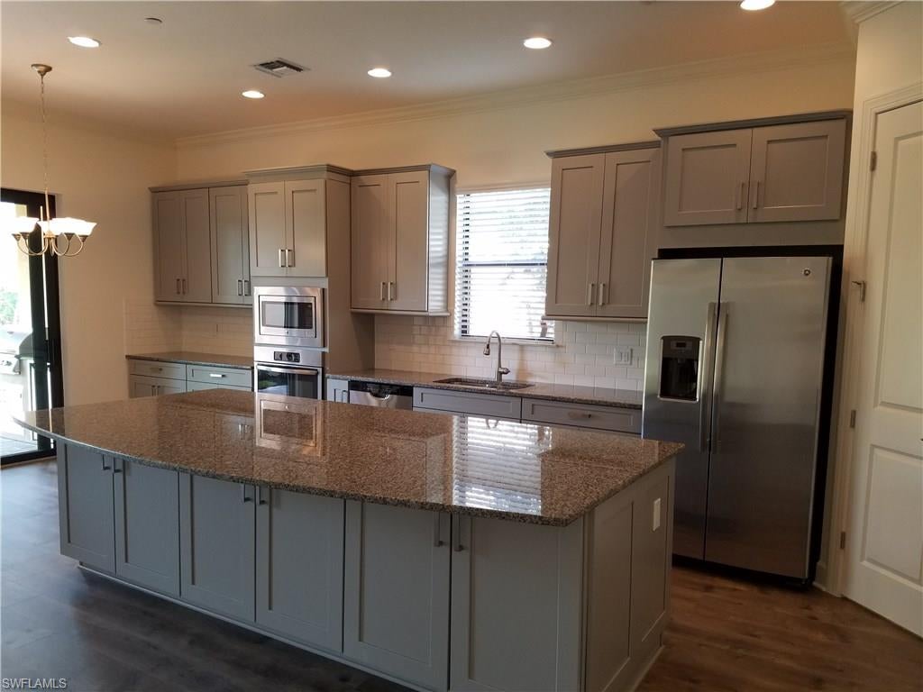 PEBBLE POINTE - Residential
