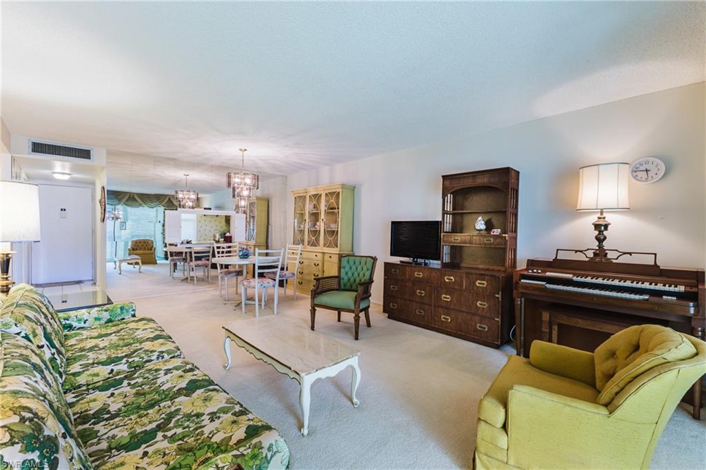 SEVEN LAKES - Residential