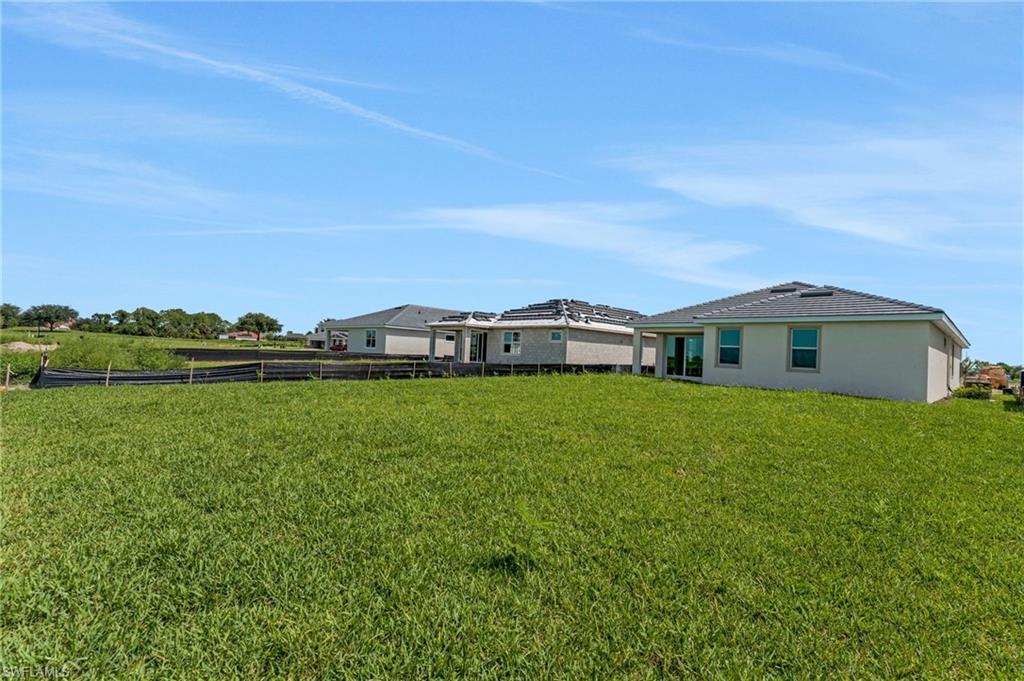 COUNTRY CLUB - Residential