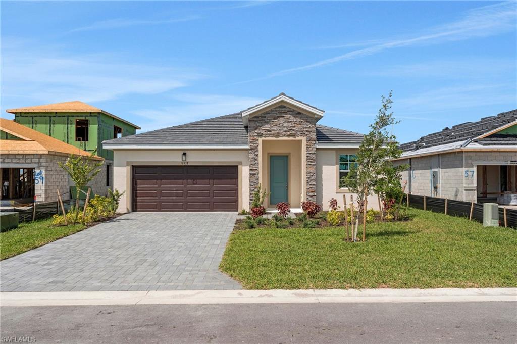 COUNTRY CLUB - Residential