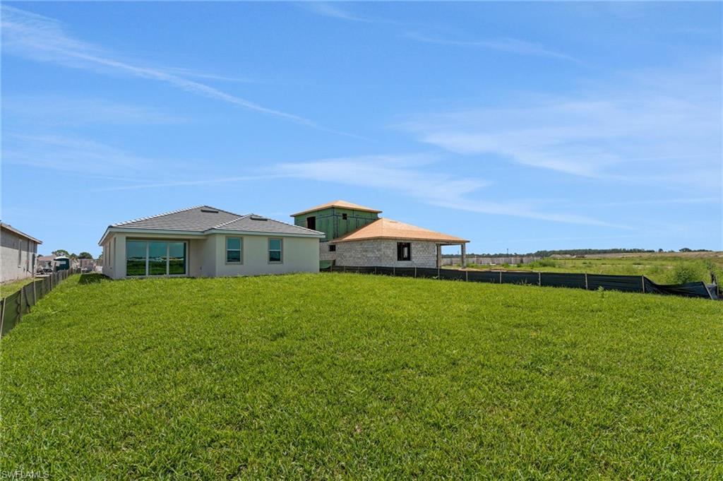 COUNTRY CLUB - Residential