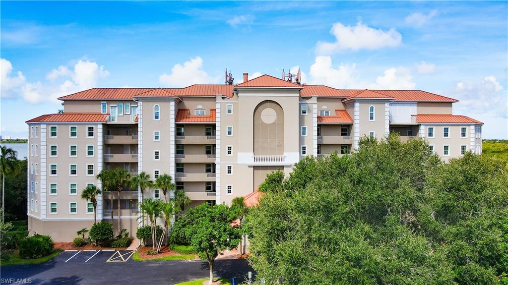 VINTAGE BAY - Residential