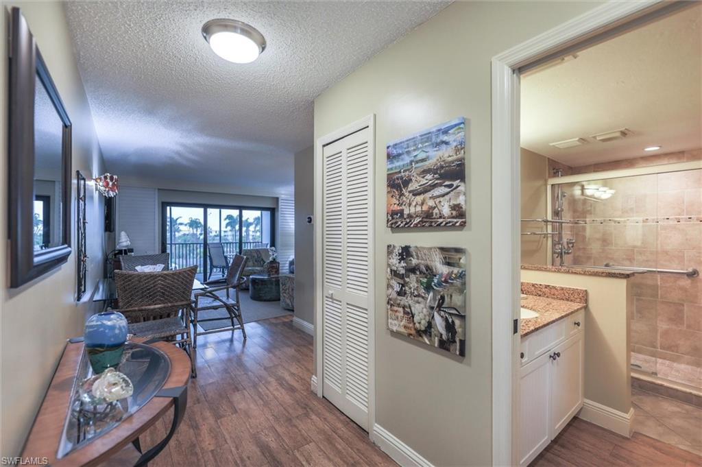 TENNIS VILLAS - Residential