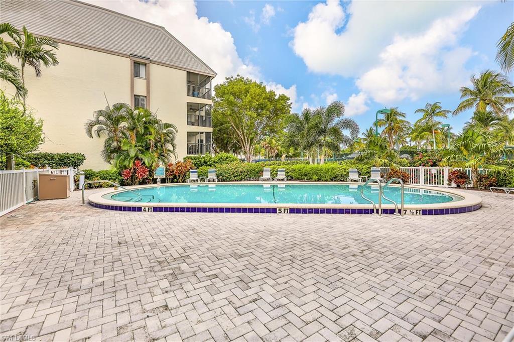 TENNIS VILLAS - Residential