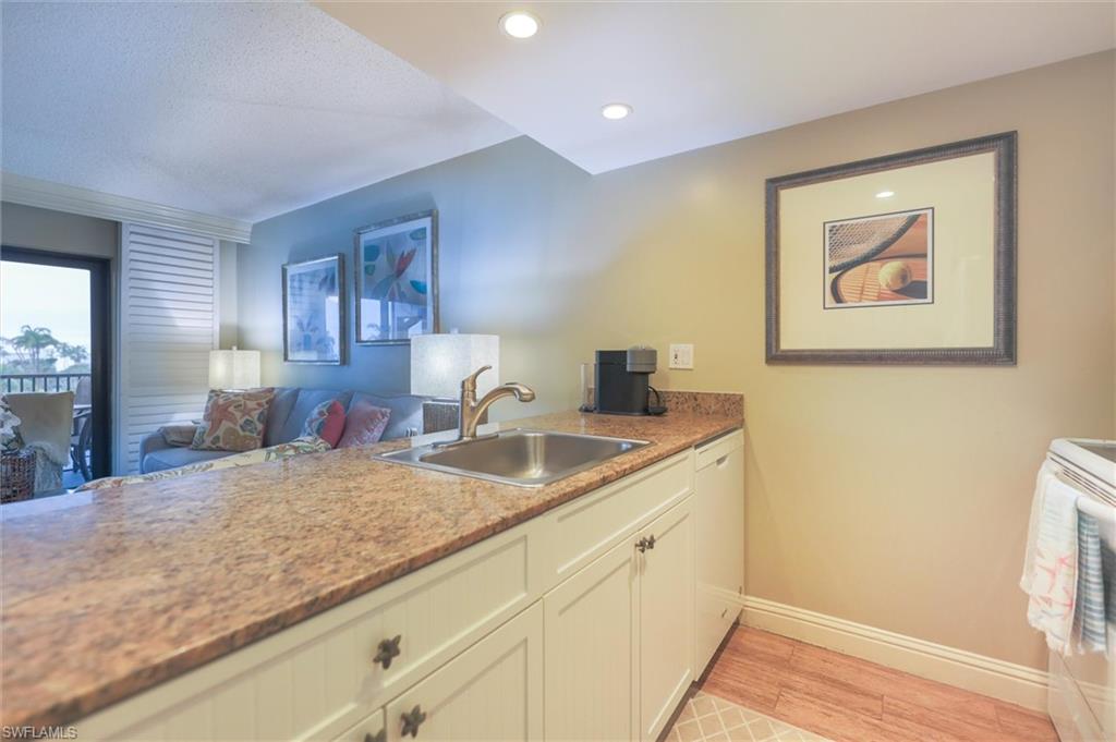 TENNIS VILLAS - Residential