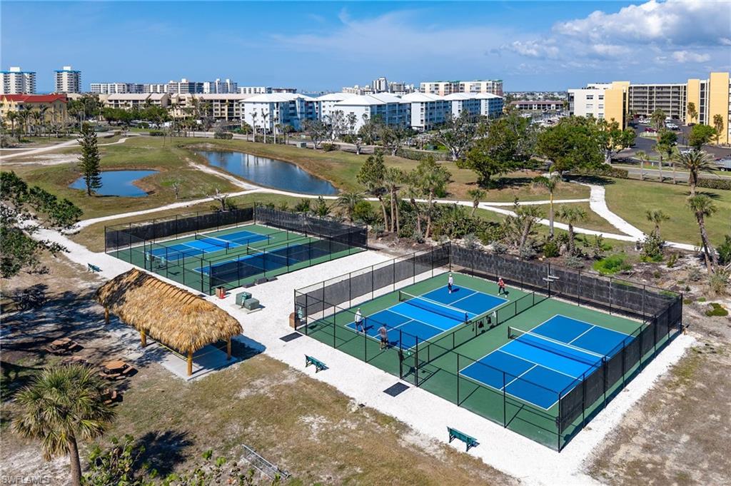 ROYAL PELICAN TOWNHOUSE - Residential