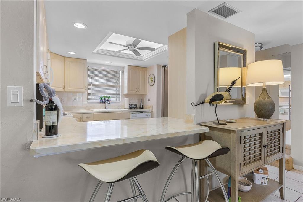 ROYAL PELICAN TOWNHOUSE - Residential