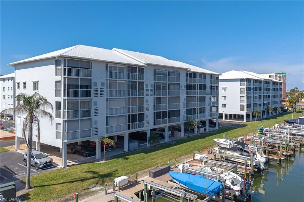ROYAL PELICAN TOWNHOUSE - Residential