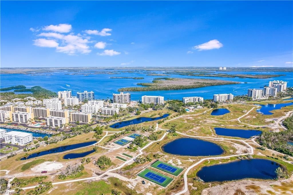 ROYAL PELICAN TOWNHOUSE - Residential