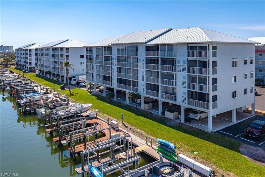 ROYAL PELICAN TOWNHOUSE - Residential