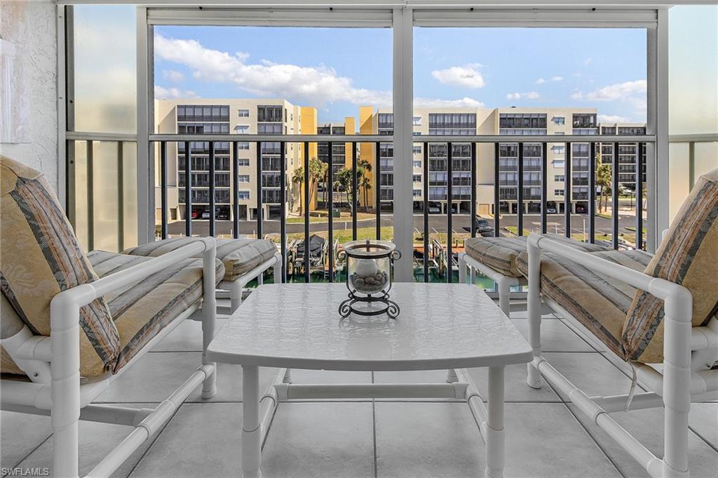 ROYAL PELICAN TOWNHOUSE - Residential