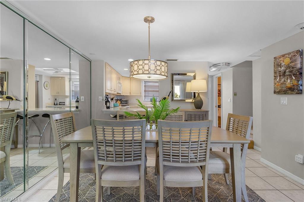 ROYAL PELICAN TOWNHOUSE - Residential