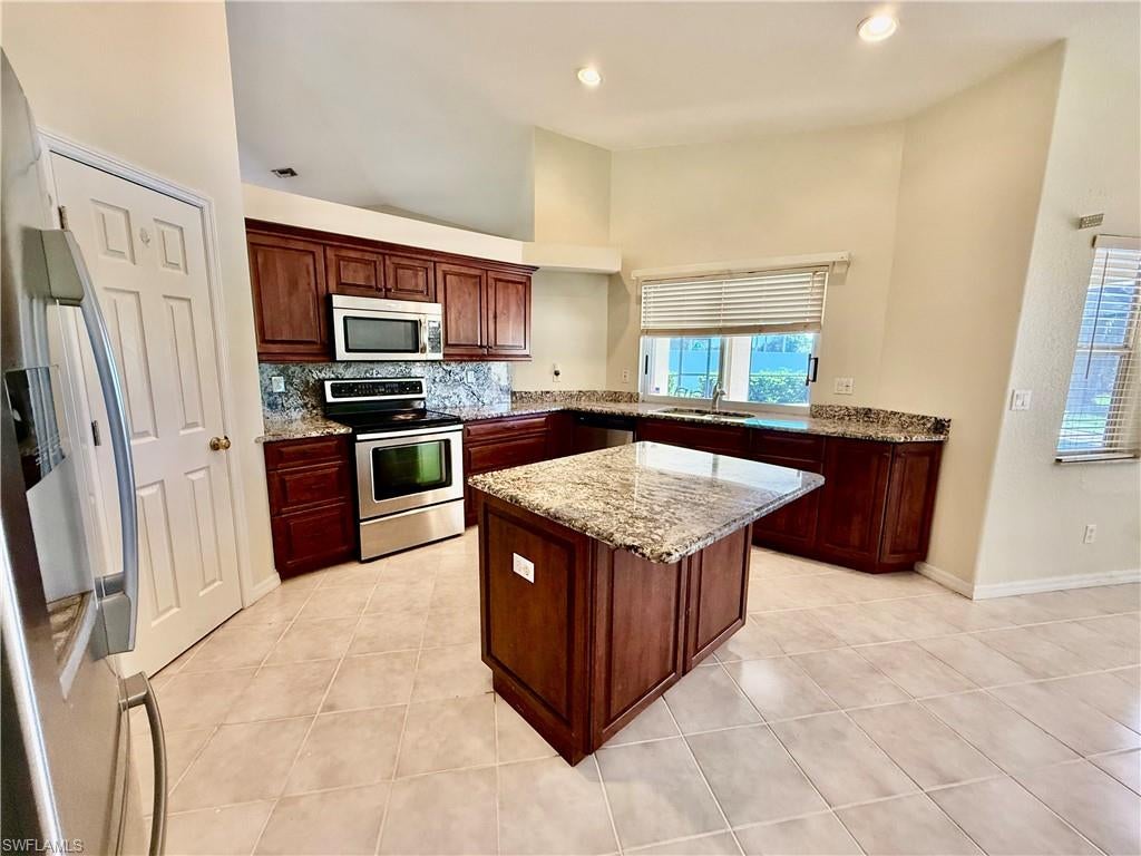 MIRROR LAKE ESTATES - Residential