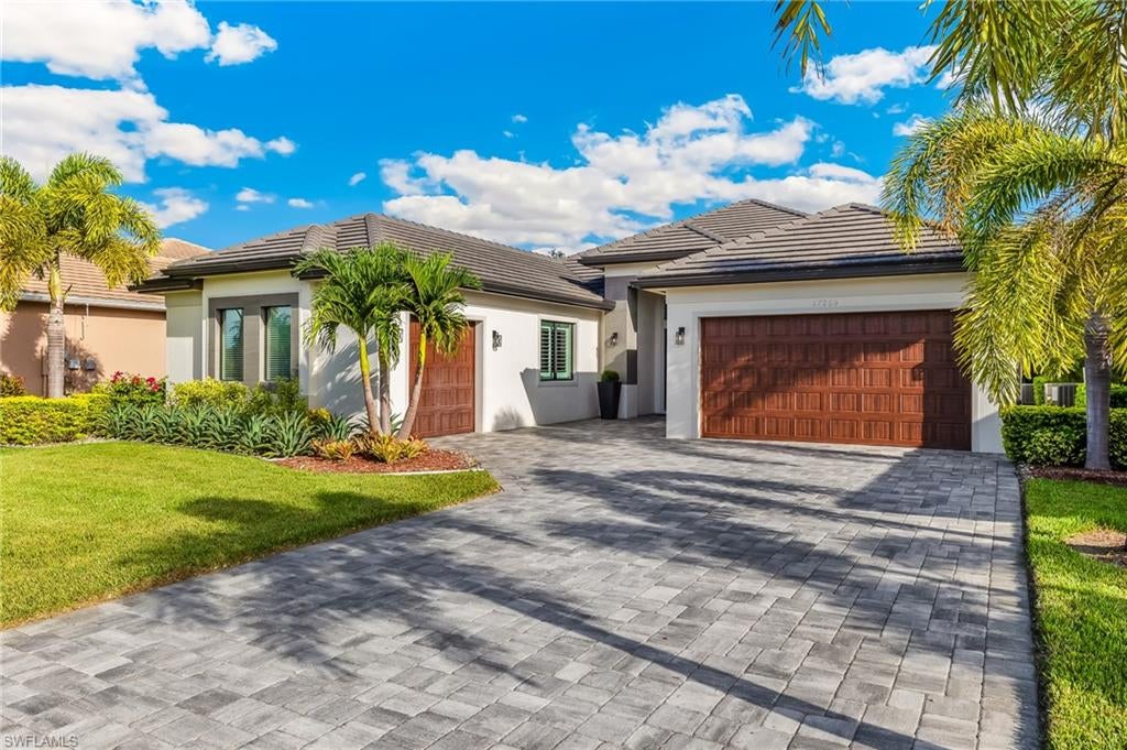 COUNTRY CLUB - Residential