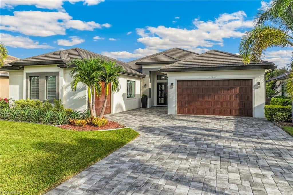 COUNTRY CLUB - Residential