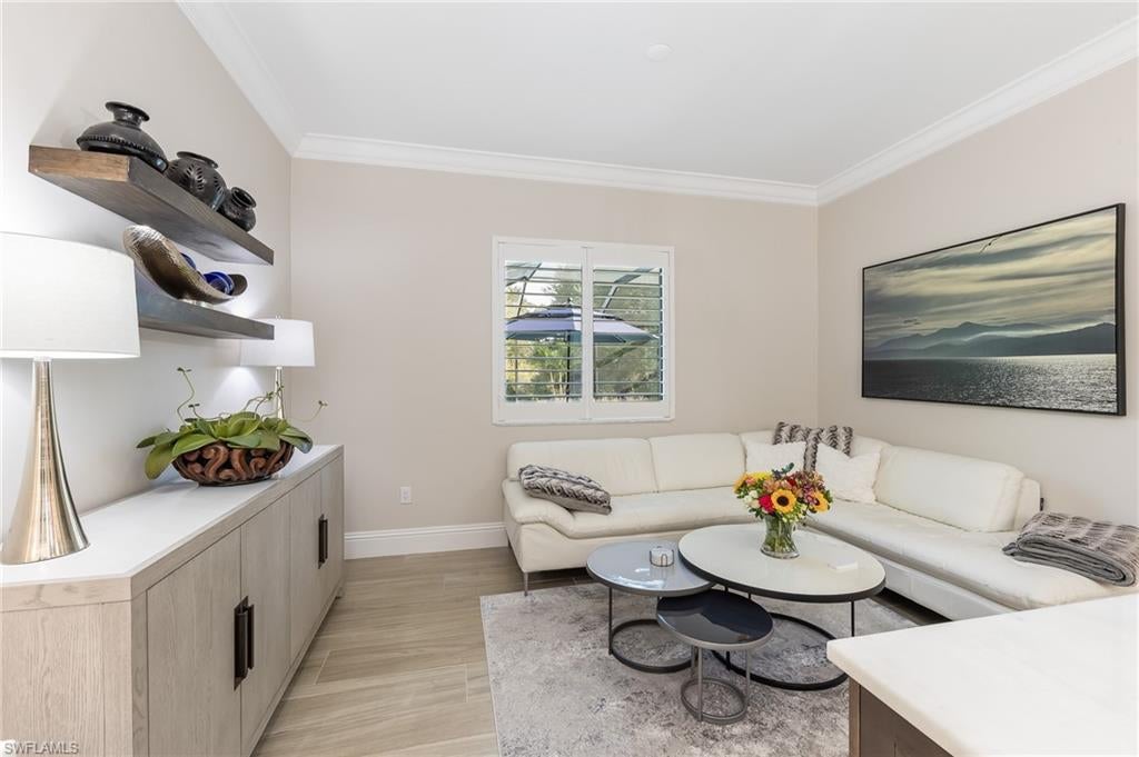 COUNTRY CLUB - Residential