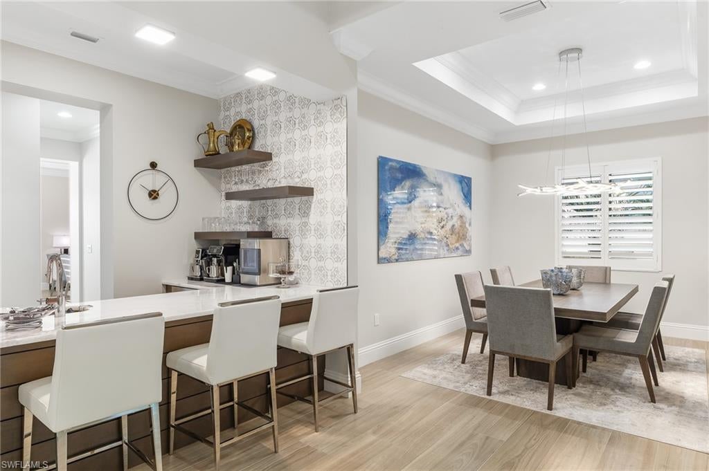 COUNTRY CLUB - Residential