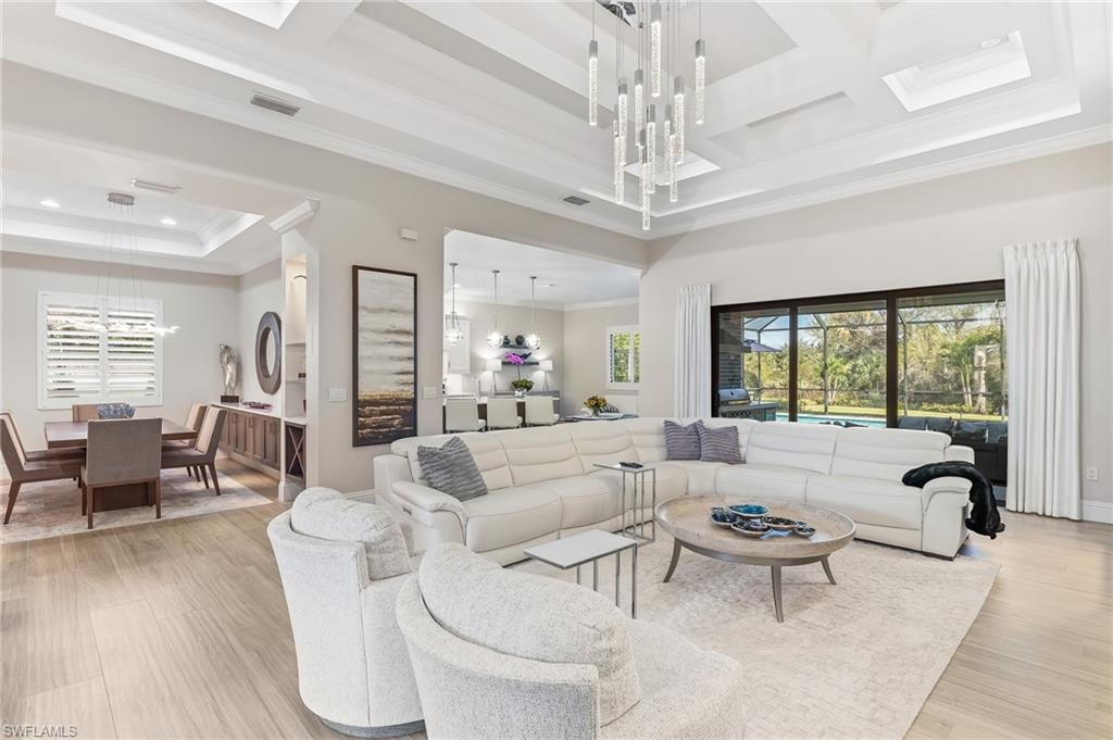 COUNTRY CLUB - Residential