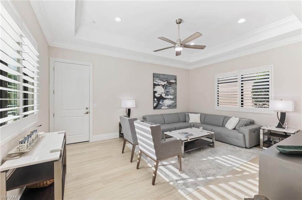 COUNTRY CLUB - Residential