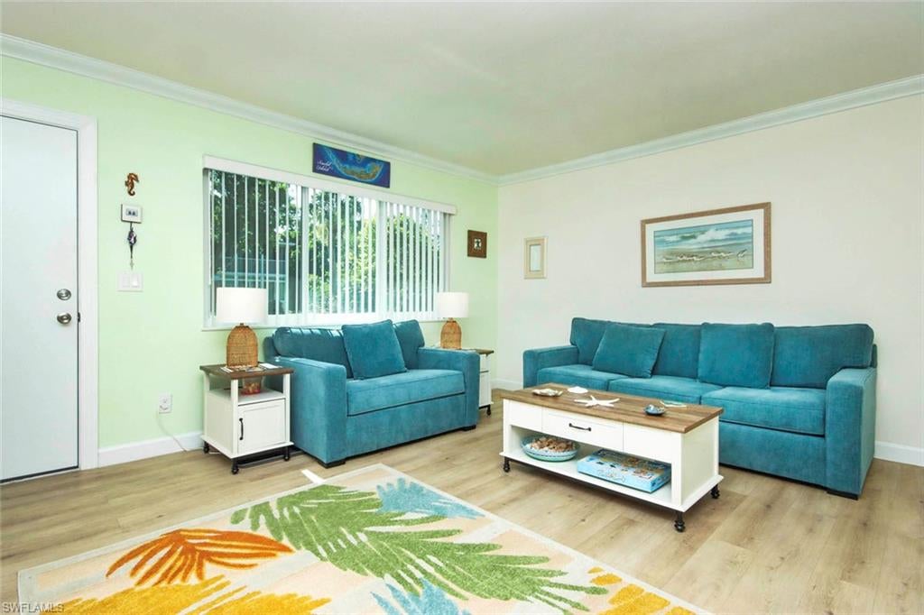 CAPTAINS WALK - Residential