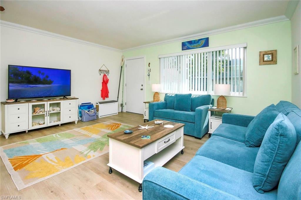 CAPTAINS WALK - Residential