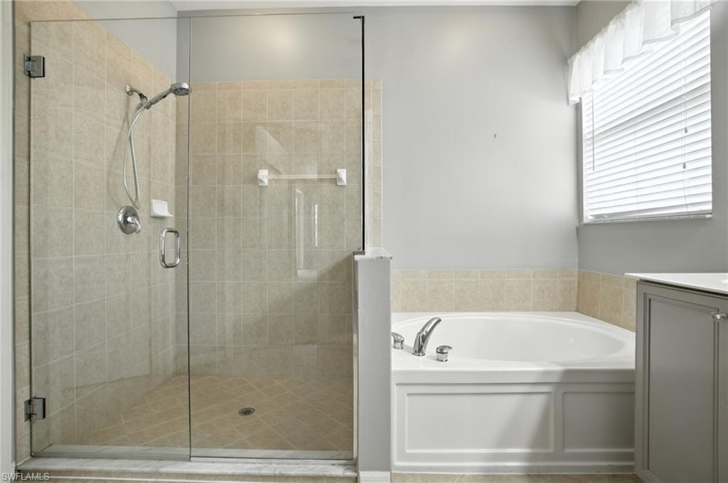 COLONIAL SHORES - Residential