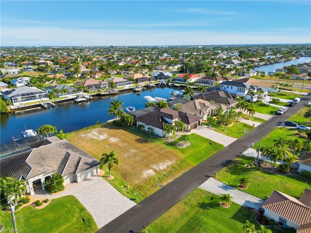 CAPE CORAL - Land