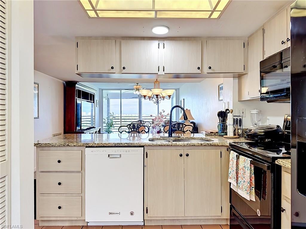 NAPLES WALK - Residential