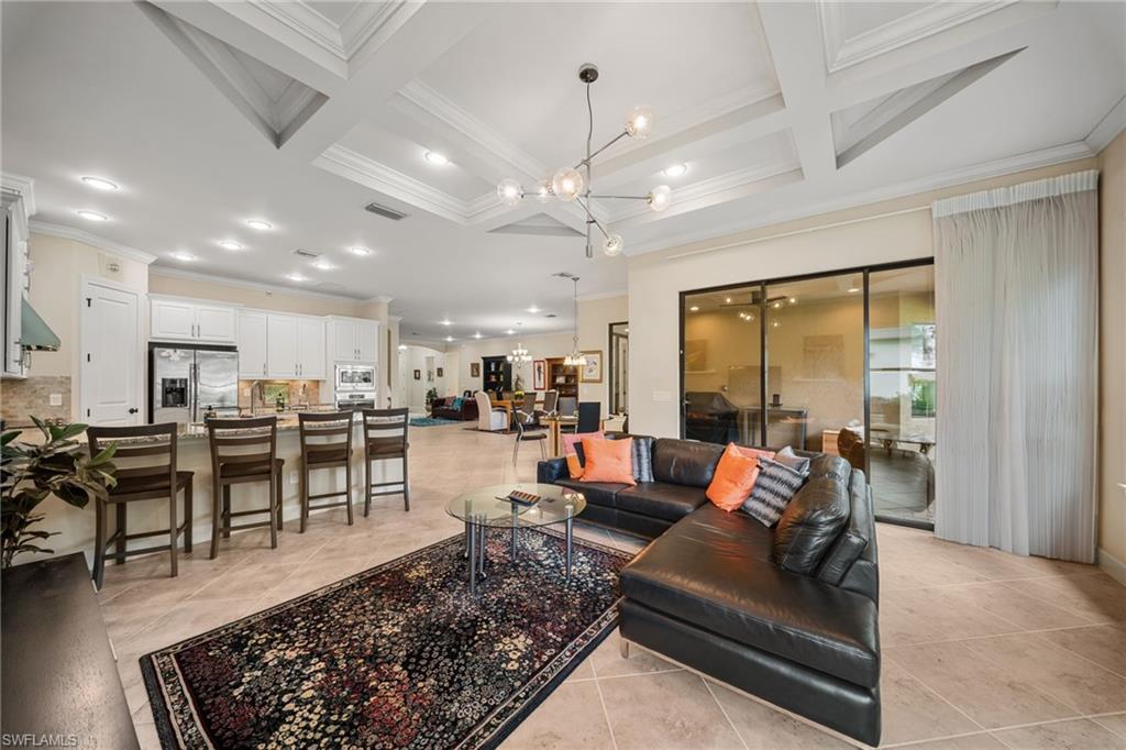 COUNTRY CLUB - Residential