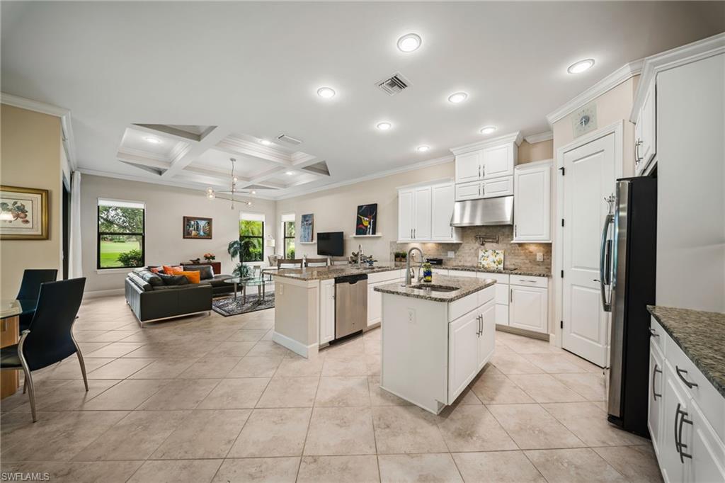 COUNTRY CLUB - Residential