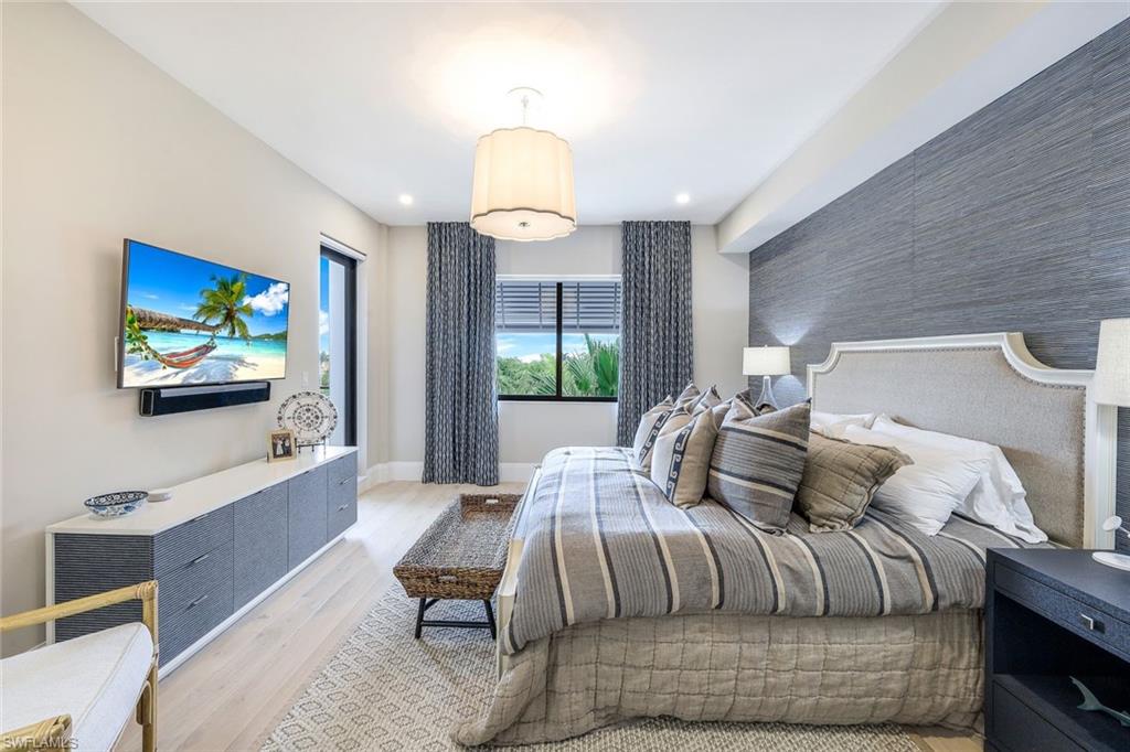NAPLES SQUARE - Residential Lease