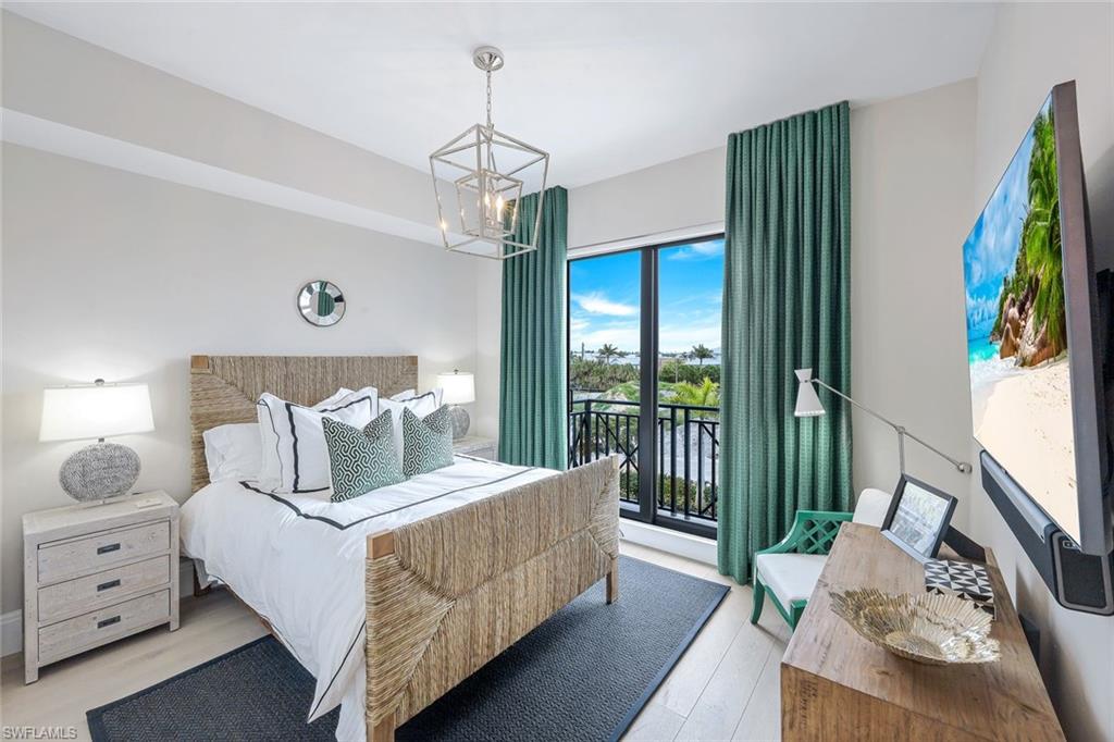 NAPLES SQUARE - Residential Lease