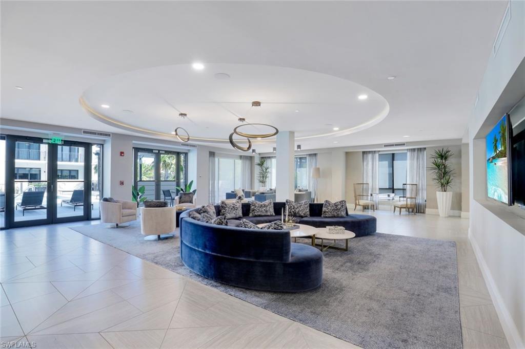 NAPLES SQUARE - Residential Lease