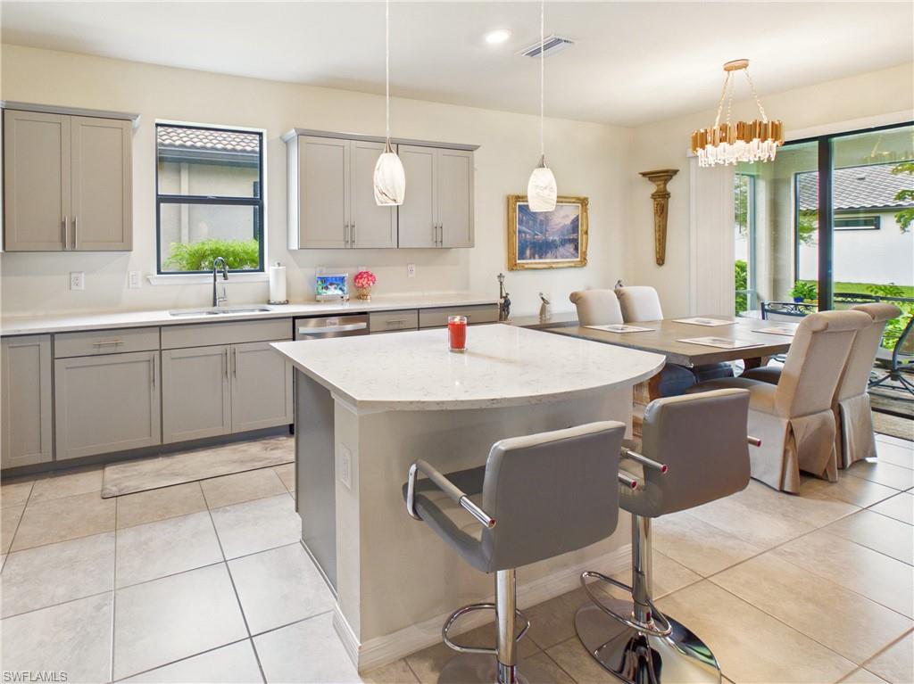 HAMPTON LAKES - Residential
