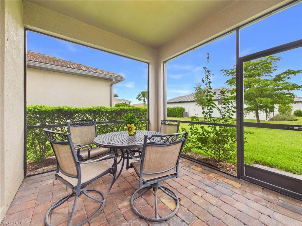 HAMPTON LAKES - Residential