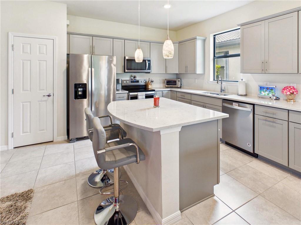 HAMPTON LAKES - Residential