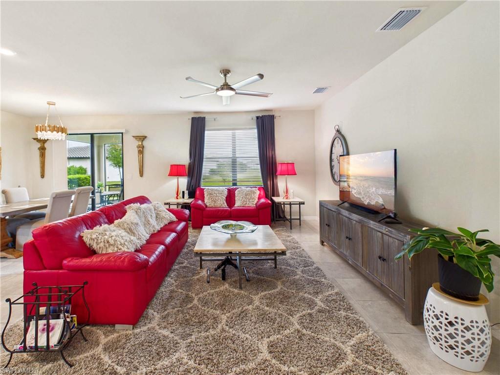 HAMPTON LAKES - Residential