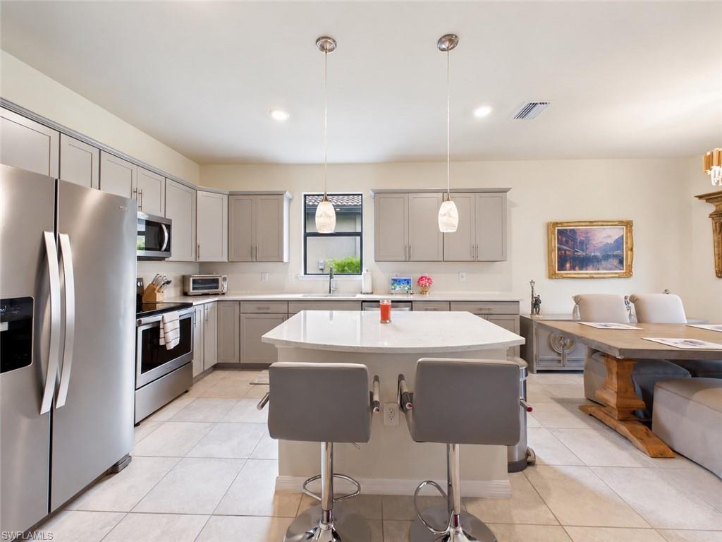 HAMPTON LAKES - Residential