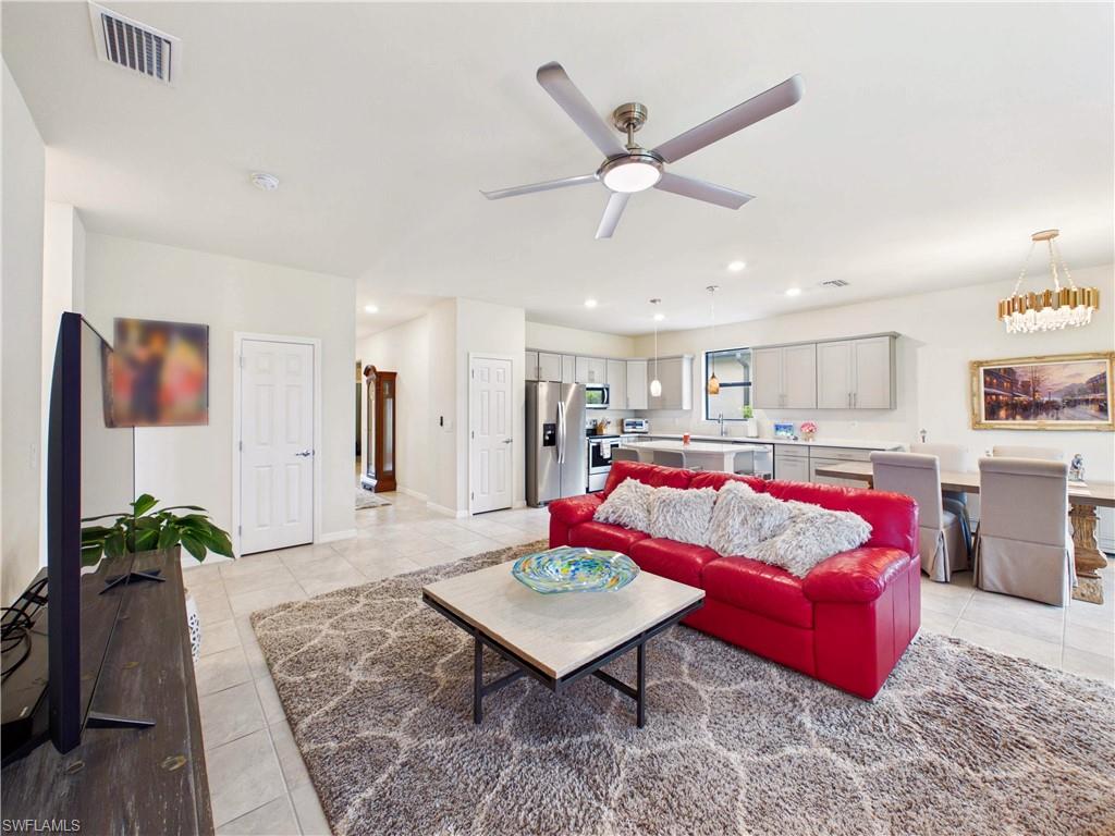 HAMPTON LAKES - Residential