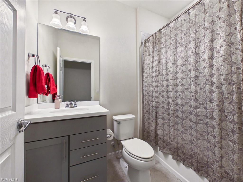 HAMPTON LAKES - Residential